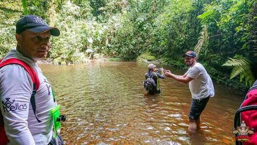 GAMBITA SANTANDER COLOMBIA, CASCADA LA HUMEADORA, CUEVA DEL CHOCO VIAJAR EN MOTO POR COLOMBIA