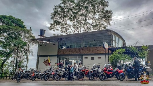 VIAJAR EN MOTO POR COLOMBIA - GUAVIARE EN MOTO POR COLOMBIA
